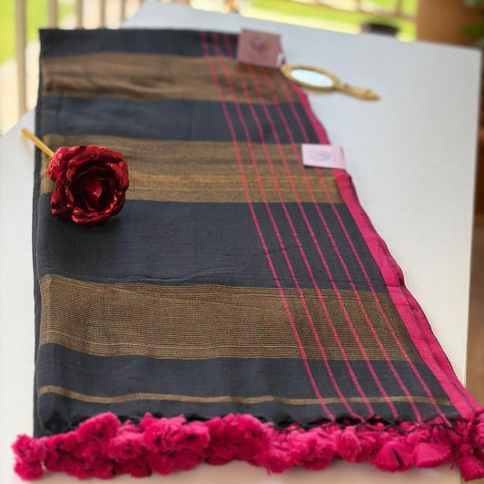 Black mulmul with chequered border & zari pallu