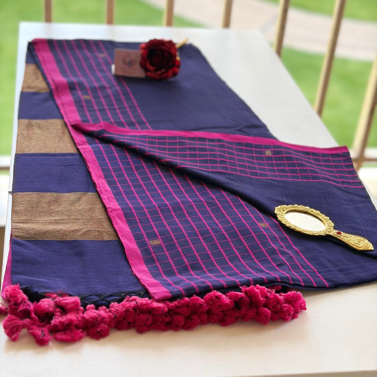 Purple mulmul with chequered border & zari pallu