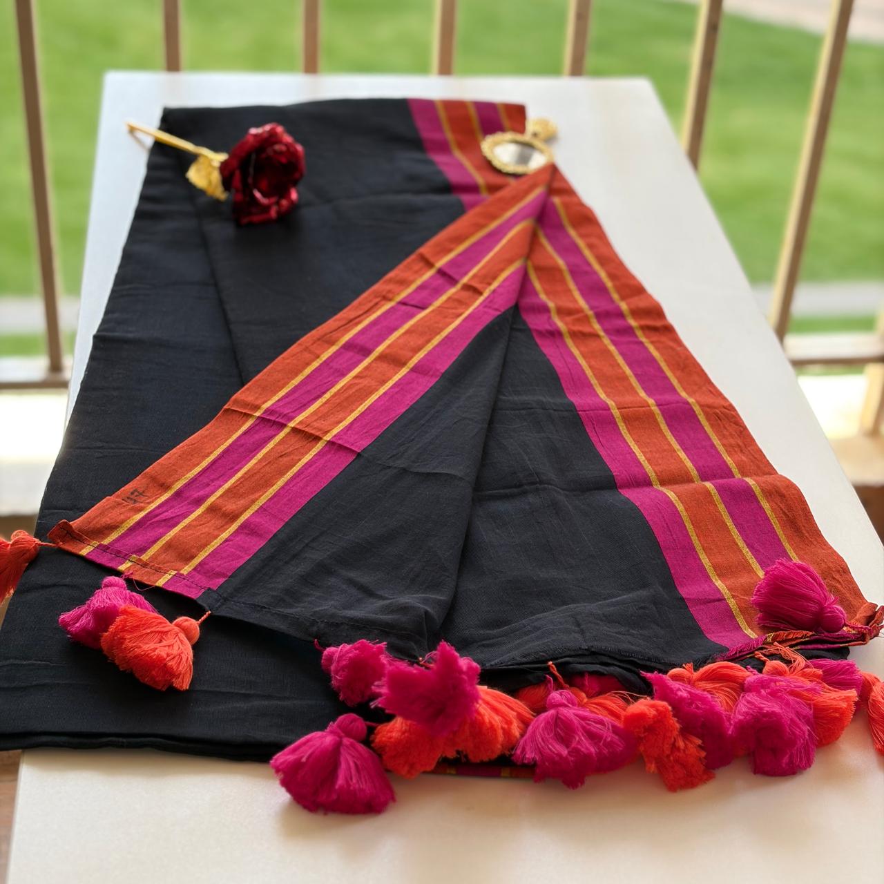 Black mulmul with thick border